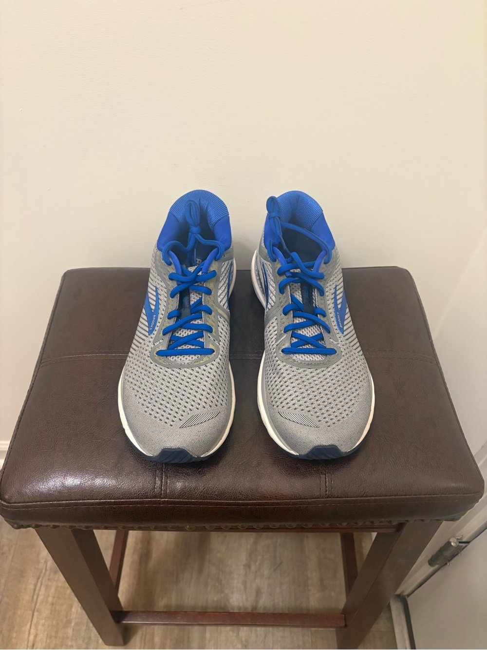 Men's Brooks Brooks Adrenaline GTS size 9.5 Grey and Blue Running Shoes
